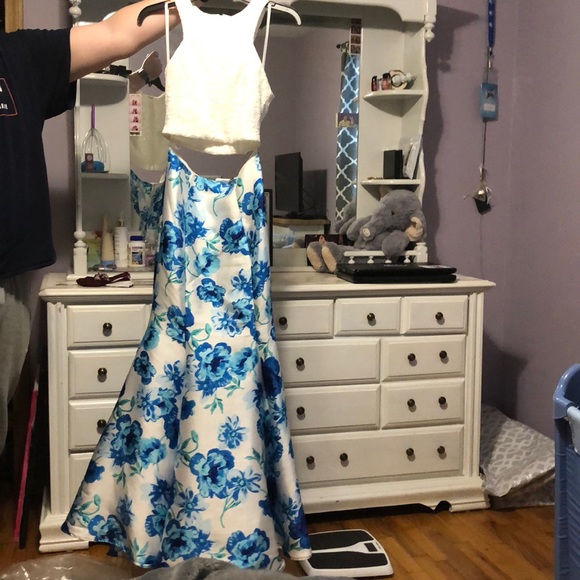 Dresses & Skirts - Prom dress